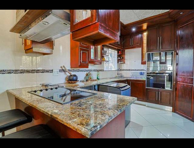 8 BEDROOM HOUSE FOR SALE IN RANDHART